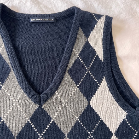 Printed navy knit sweater vest crop top - Picture 5 of 6